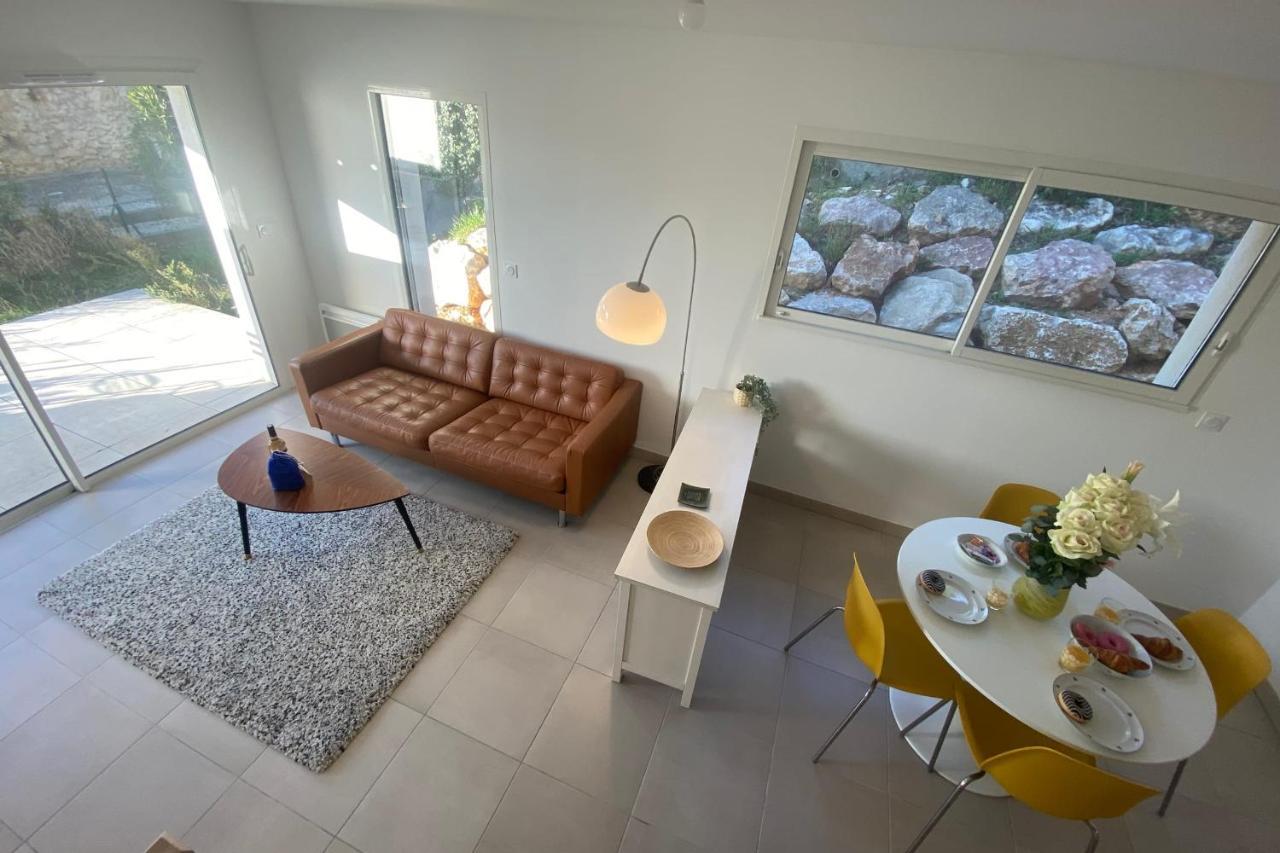 Roche Blanche - Terrasse Et Parking Appartement Nîmes Buitenkant foto